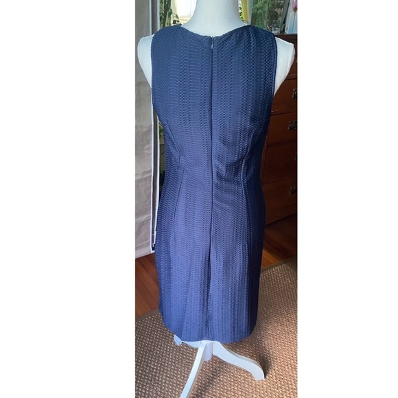 Sharagano Dress Size 6 Zipper Slit Navy Blue Textured Sleeveless Sheath Dress - Picture 7 of 15